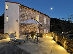 Patio lub wspólna przestrzeń na świeżym powietrzu w obiekcie Casa Vacanze Arma delle Manie
