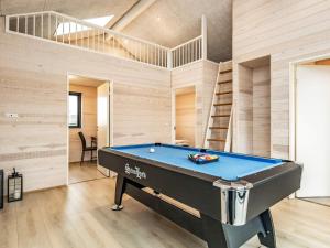 Τραπέζι μπιλιάρδου στο 8 person holiday home in Løkken-By Traum