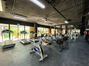 Fitness centrum a/nebo fitness zařízení v ubytování Amazing PH Corazon / Private Pool