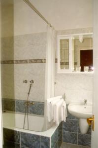 Kúpeľňa v ubytovaní Hárs Thermál Hotel