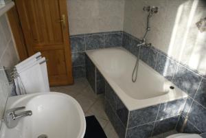 Kúpeľňa v ubytovaní Hárs Thermál Hotel