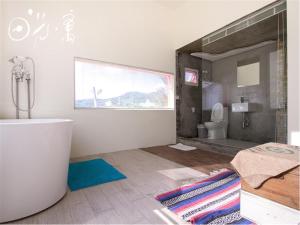 A bathroom at Kenting Sun Light Inn