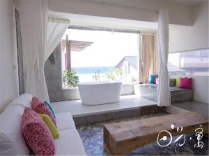 A seating area at Kenting Sun Light Inn