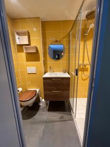 Kúpeľňa v ubytovaní Maison d'hôtes de la prison en toutes libertés + 15 fotografií