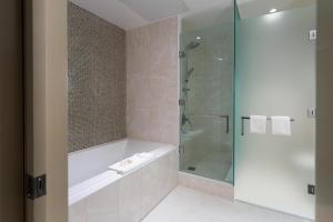 Sutton Place Hotel Toronto的一间浴室