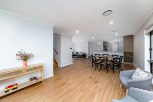 Gallery image of DELETED Brand New Luxury Abode on Shaw in Wagga Wagga
