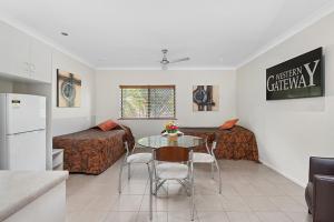 Area soggiorno di Western Gateway Motel and Apartments