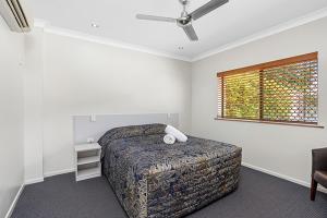 Letto o letti in una camera di Western Gateway Motel and Apartments