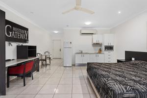 Cucina o angolo cottura di Western Gateway Motel and Apartments