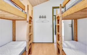 Letto o letti in una camera di Lovely Home In Hanstholm With Wifi
