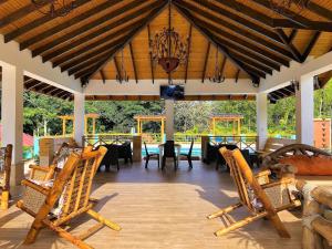 Fotografie z fotogalerie ubytování Villa Carolina By Hospedify Hermosa villa con piscina, mesa de billar, cancha de baloncesto y BBQ v destinaci Buena Vista