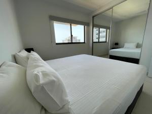 Postelja oz. postelje v sobi nastanitve Magnum Serviced Apartments + 30 fotografij