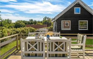 Cozy Home In Tranekær With Kitchen外面的花园