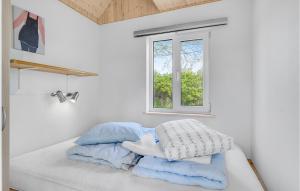 Cozy Home In Tranekær With Kitchen客房内的一张或多张床位