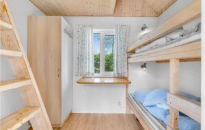 Cozy Home In Tranekær With Kitchen客房内的一张或多张床位
