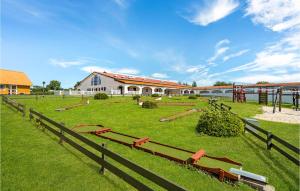 Cozy Home In Tranekær With Kitchen外面的花园