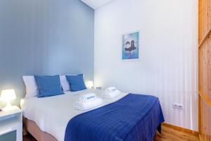 a bedroom with a bed with two towels on it at Fontainhas River Residence in Porto