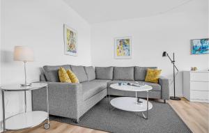 Posezení v ubytování Stunning Apartment In Ebeltoft With Wifi