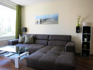a living room with a couch and a table at Lord Nelson 119 in Döse