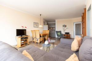 a living room with a couch and a table at Trafalgar 123 in Döse