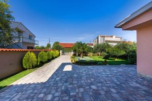 Ein Garten an der Unterkunft Villa Beauty Luxury Vodice