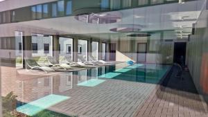 Bazén v ubytování Apartament Gold SAUNA&JACUZZI Kołobrzeg nebo v jeho okolí