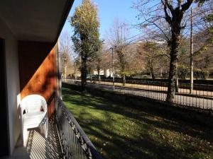 Fotografia z galérie ubytovania Luchon - T3 avec Balcon, Parking et Lave-vaisselle, Proche Parc du Casino et Thermes - FR-1-313-215 v destinácii Bagnères-de-Luchon