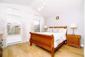 a bedroom with a large bed and a window at Comfortable and Modern Rowhouse Perfect for BC Escapade, air conditioned in Langley