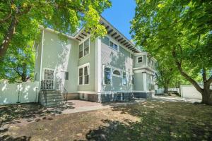 Budova, kde se apartmán nachází + 51 fotografií