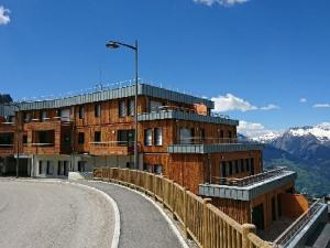 エム・ラ・プラーニュにあるAppartement La Plagne-Tarentaise, 3 pièces, 6 personnes - FR-1-351-119の道路脇灯付建物