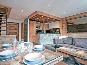 a living room with a table and a couch at Duplex confortable avec conciergerie à Méribel - FR-1-613-9 in Méribel