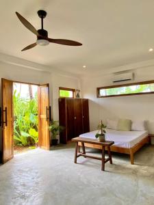 Tempat tidur dalam kamar di Secret Spot Siargao