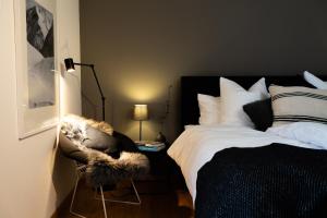 Postel nebo postele na pokoji v ubytování VILLA HUNDERT Boutique Mountainscape