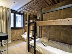 two bunk beds in a room with a piano at Appartement de luxe, skis aux pieds, Méribel - FR-1-613-39 in Méribel