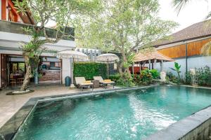 una piscina frente a una casa en Kayangan Saba Villa, en Keramas 66 fotos más