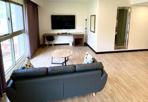 TV a/nebo společenská místnost v ubytování Long Fu Hotel