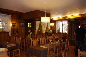 Gallery image of H&ocirc;tel - Restaurant Le Trift in Zinal