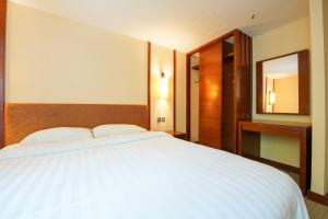Letto o letti in una camera di Warwick Hotel Cheung Chau