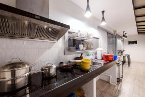 Kuchyň nebo kuchyňský kout v ubytování KiengTalay Pool Villa Huahin