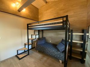 a room with two bunk beds in a house at Artik chalet avec vue à 180 degrés et piscine in Les Angles