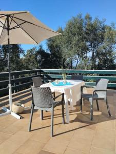 A balcony or terrace at Casa adossada de camp prop de la Costa Brava