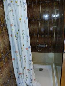 A bathroom at Casa adossada de camp prop de la Costa Brava