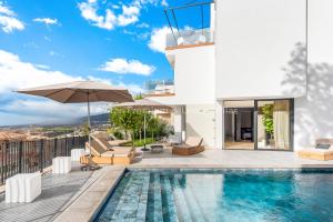 Villa con piscina y casa en Avitan Premium & Luxury Villas, en Adeje