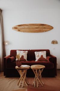 a living room with a brown couch and a table at Le Rose Thé in La Ciotat