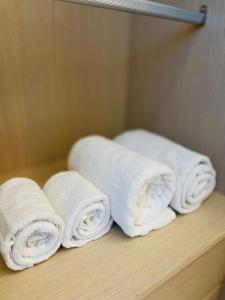 a group of rolled towels sitting on a shelf at J-Double Room Xinzhuang District in Xinzhuang