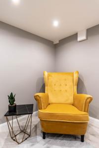 Posedenie v ubytovaní ASSEA Elegant Apartment with 2 Bedroom in Downtown