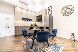 Kuchyňa alebo kuchynka v ubytovaní ASSEA Elegant Apartment with 2 Bedroom in Downtown