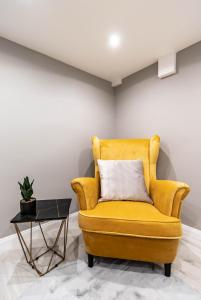 Posedenie v ubytovaní ASSEA Elegant Apartment with 2 Bedroom in Downtown