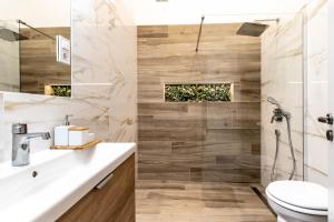 Kúpeľňa v ubytovaní ASSEA Elegant Apartment with 2 Bedroom in Downtown