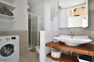 Et badeværelse på Marina Home Holiday